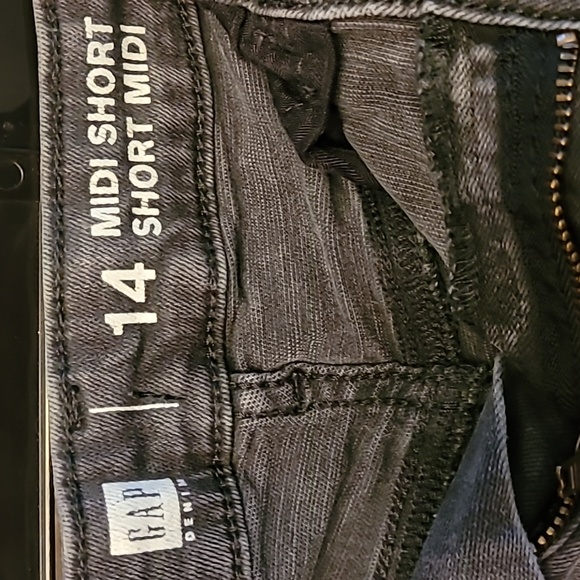 GAP Jean shorts - Picture 2 of 2